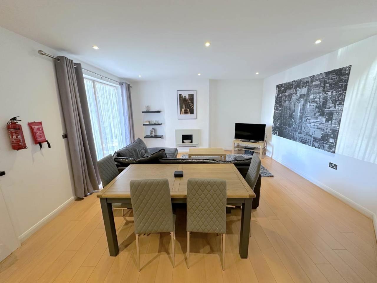 Parc Y Bryn Serviced Apartments Aberystwyth Esterno foto